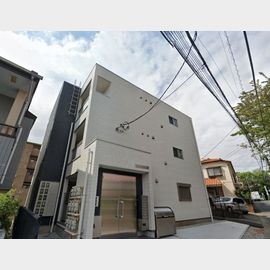 梶が谷駅より徒歩4分 築5年4ヶ月 3階建の賃貸物件