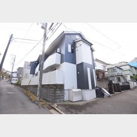 岸根公園駅より徒歩6分 築9年4ヶ月 2階建の賃貸物件
