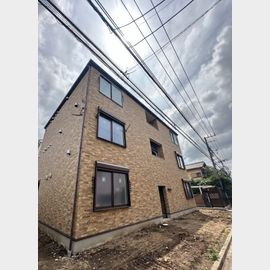 鶴間駅より徒歩4分 新築 3階建の賃貸物件