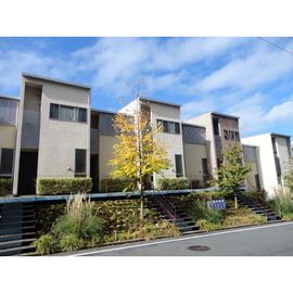 江田駅より徒歩2分 築19年10ヶ月 2階建の賃貸物件