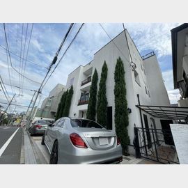 下北沢駅より徒歩8分 築7年5ヶ月 3階建の賃貸物件
