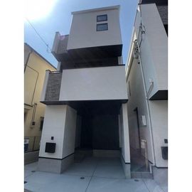 お花茶屋駅より徒歩12分 築3年 3階建の賃貸物件