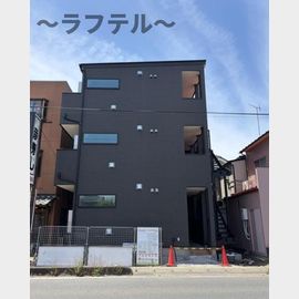 街角と休日のフェリーチェの賃貸物件