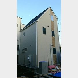 雑色駅より徒歩10分 築7年 3階建の賃貸物件