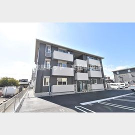 伏石駅より徒歩14分 3階 築4年8ヶ月の賃貸物件