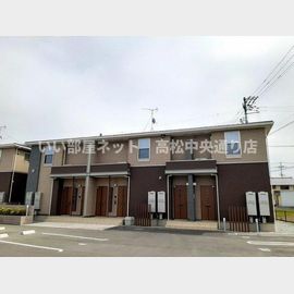 空港通り駅より徒歩12分 築5年10ヶ月 2階建の賃貸物件