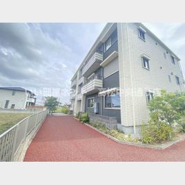 円座駅より徒歩8分 築9年7ヶ月 3階建の賃貸物件