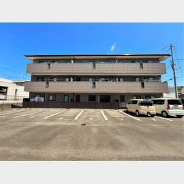 八栗駅より徒歩6分 築21年8ヶ月 3階建の賃貸物件