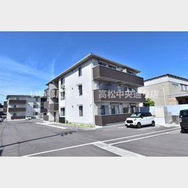 円座駅より徒歩8分 築4年3ヶ月 3階建の賃貸物件