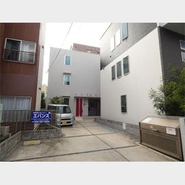 川口駅より徒歩7分 築6年9ヶ月 3階建の賃貸物件