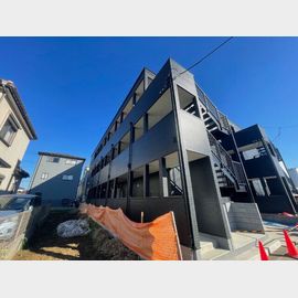 七里駅より徒歩6分 築1年3ヶ月 3階建の賃貸物件