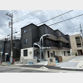 草加駅より徒歩10分 新築 3階建の賃貸物件
