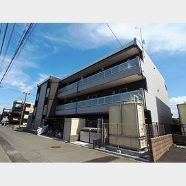 吉川駅より徒歩7分 築13年11ヶ月 3階建の賃貸物件