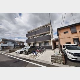吉川駅より徒歩6分 築5年7ヶ月 3階建の賃貸物件