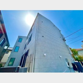 さいたま新都心駅より徒歩15分 築2年4ヶ月 3階建の賃貸物件