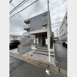 武蔵新城駅より徒歩13分 3階 築1年7ヶ月の賃貸物件