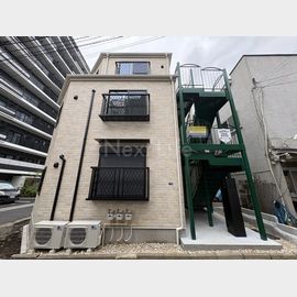 花月総持寺駅より徒歩2分 新築 3階建の賃貸物件