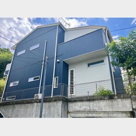 鶴川駅より徒歩17分 築9年6ヶ月 2階建の賃貸物件