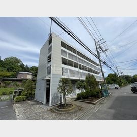 町田駅よりバス19分 築21年10ヶ月 3階建の賃貸物件