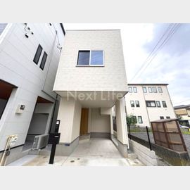 柿生駅よりバス14分 築3年2ヶ月 3階建の賃貸物件