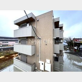 中山駅より徒歩9分 3階 築1年11ヶ月の賃貸物件