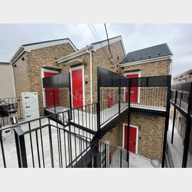 子安駅より徒歩5分 築5年 2階建の賃貸物件