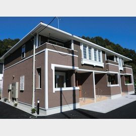 鶴川駅よりバス15分 築12年1ヶ月 2階建の賃貸物件