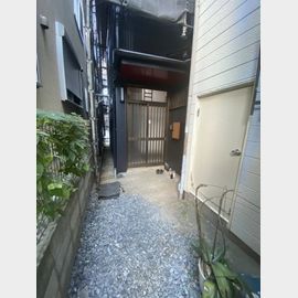 反町駅より徒歩9分 築60年11ヶ月 2階建の賃貸物件