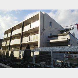 北新横浜駅より徒歩5分 築15年10ヶ月 3階建の賃貸物件