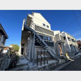 中山駅より徒歩10分 築9年2ヶ月 2階建の賃貸物件