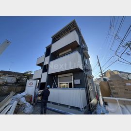 日吉本町駅より徒歩6分 築1年3ヶ月 3階建の賃貸物件
