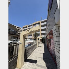 鴨居駅より徒歩3分 築30年4ヶ月 5階建の賃貸物件