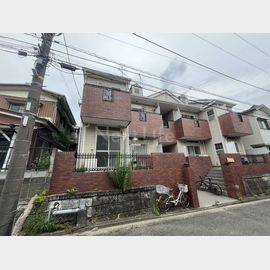 弘明寺駅より徒歩15分 築36年1ヶ月 2階建の賃貸物件