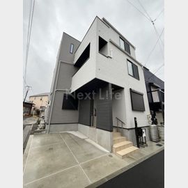 新羽駅より徒歩12分 築3年9ヶ月 3階建の賃貸物件