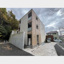 弘明寺駅より徒歩13分 1階 築3年の賃貸物件