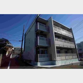 泉体育館駅より徒歩16分 築8年11ヶ月 3階建の賃貸物件