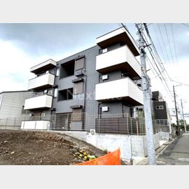 小机駅より徒歩9分 築1年10ヶ月 3階建の賃貸物件