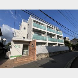 高尾駅より徒歩4分 築4年4ヶ月 3階建の賃貸物件