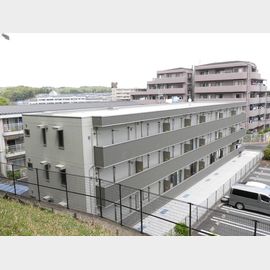 京王堀之内駅より徒歩18分 築10年4ヶ月 3階建の賃貸物件