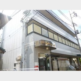 府中駅よりバス10分 3階 築33年の賃貸物件