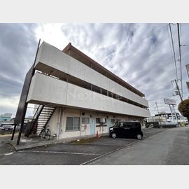 立川駅よりバス10分 築51年 3階建の賃貸物件