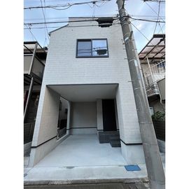 府中駅より徒歩18分 築1年10ヶ月 3階建の賃貸物件