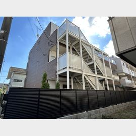 鶴見市場駅より徒歩14分 築6年2ヶ月 3階建の賃貸物件