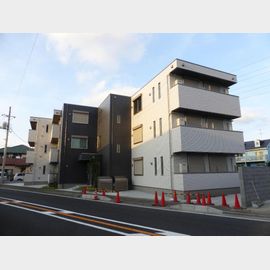 桜ヶ丘駅より徒歩4分 築9年 3階建の賃貸物件