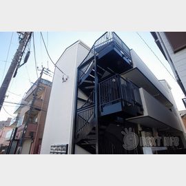 鶴見市場駅より徒歩9分 築7年7ヶ月 3階建の賃貸物件