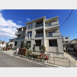 橋本駅よりバス17分 3階 築6年の賃貸物件