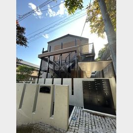 石川町駅より徒歩4分 築1年2ヶ月 2階建の賃貸物件