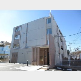 鶴川駅より徒歩22分 築4年11ヶ月 4階建の賃貸物件