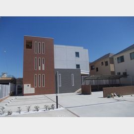 新羽駅より徒歩20分 築11年10ヶ月 3階建の賃貸物件