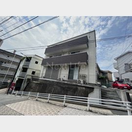 黄金町駅より徒歩5分 築7年10ヶ月 3階建の賃貸物件